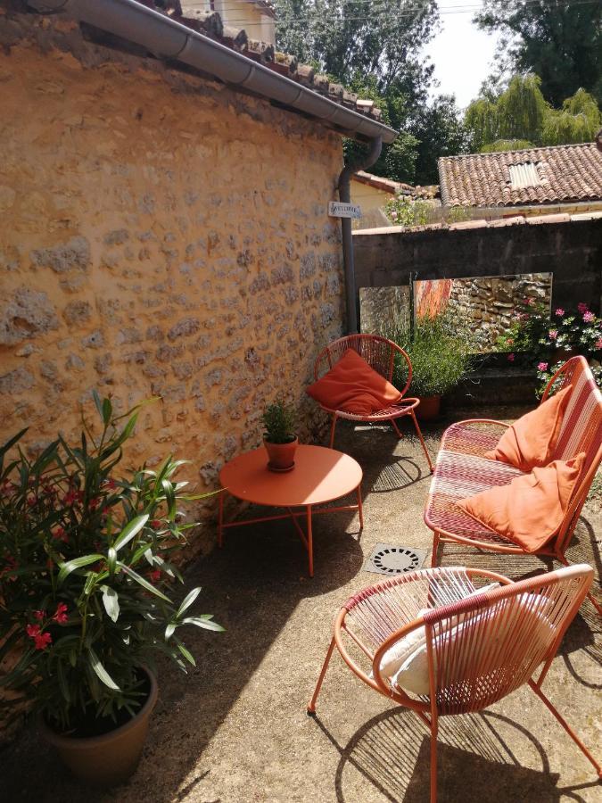 Traditional Stone Cottage Condac Εξωτερικό φωτογραφία